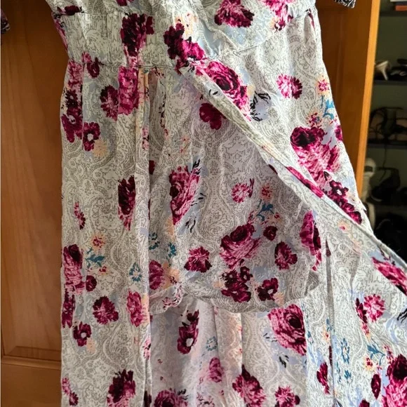 Floral and Blue Patterned Dresses - Picture 4 of 5